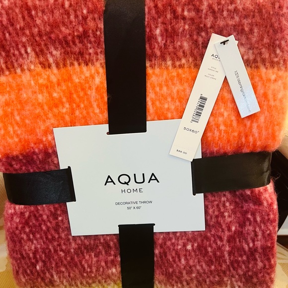 60/90 Aqua Throw